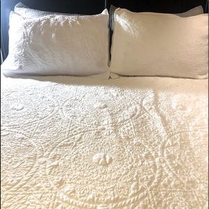 JC Penny’s Queen size pillow shams and quilt